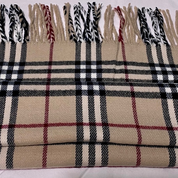 Burberry 100% Cashmere Scarf - Picture 1 of 6